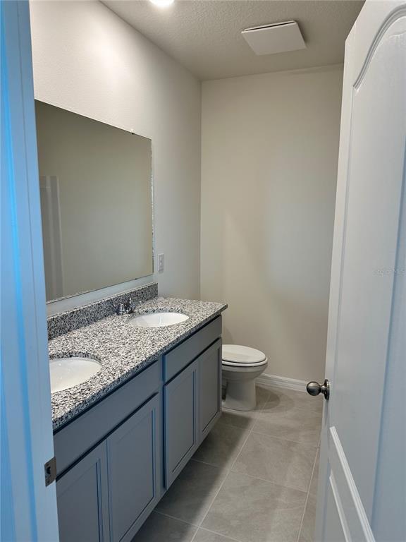 Building Photo - 3356 Private Oak Dr