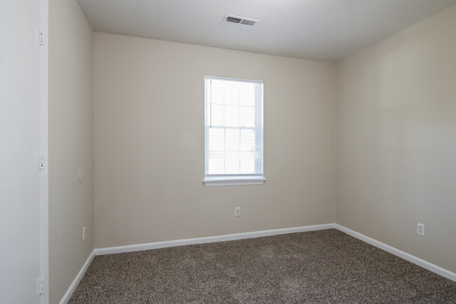 Building Photo - 301 Bluebell Ave
