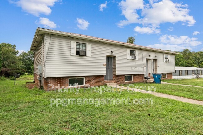 Building Photo - 218 Lovelace Rd