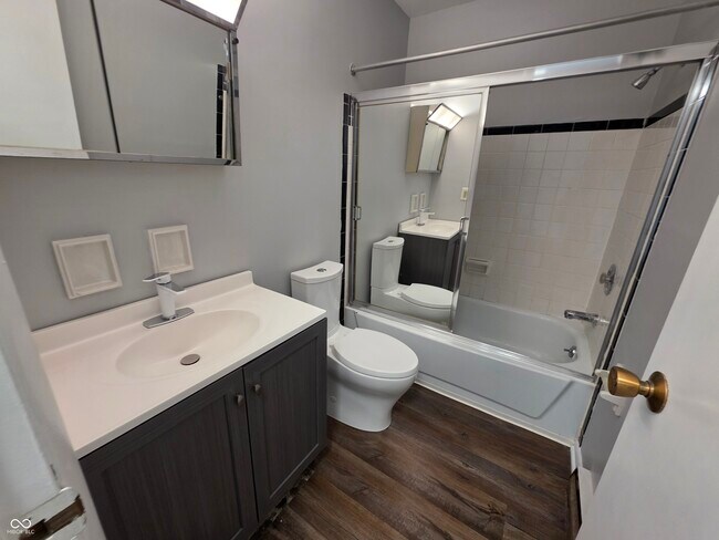 Building Photo - 3805 Biscayne Rd