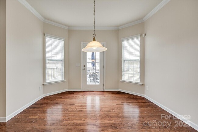 Building Photo - 327 Hawks Creek Pkwy