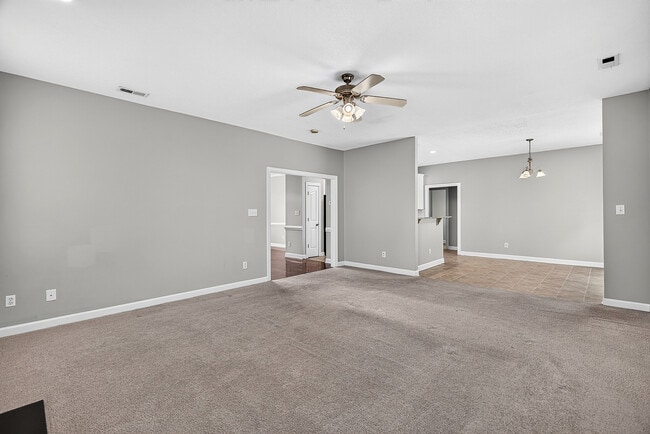 Building Photo - 217 Stagecoach Dr