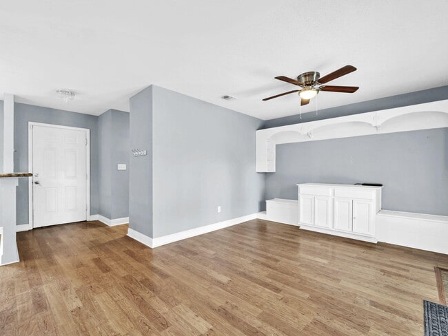 Primary Photo - 627 Ferretti Ave