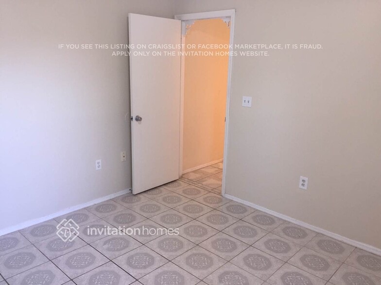 Building Photo - 2401 Bel Air Cir