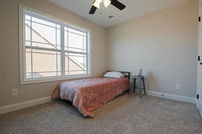 Building Photo - Pet Friendly in Sango!