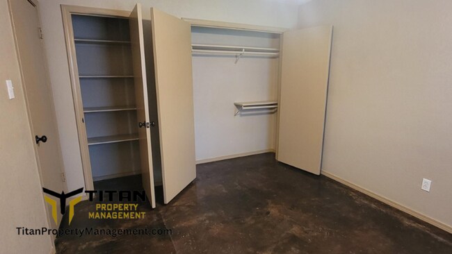 Building Photo - 2bed/1bath Apartment