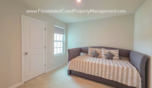 Building Photo - OUTSTANDING TOWNHOME IN LAKEWOOD RANCH! 3 ...