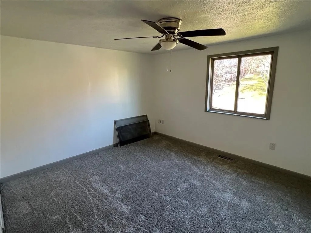 Building Photo - 121 Sassafras Dr