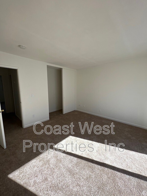 Building Photo - 1176 Cypress Ave