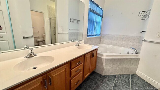 Building Photo - 510 SW South Carolina Dr