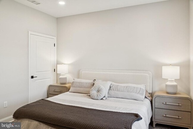 Building Photo - 40 Evergreen Ln