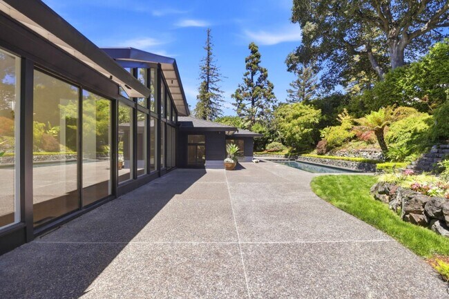 Building Photo - 820 Eucalyptus Ave