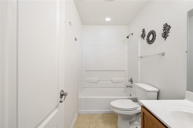 Building Photo - 8109 Verbank Villa