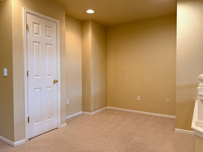 Building Photo - 12723 W Bowles Pl