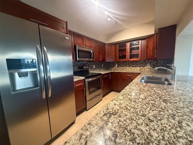 Building Photo - 861 SE 22nd Ave