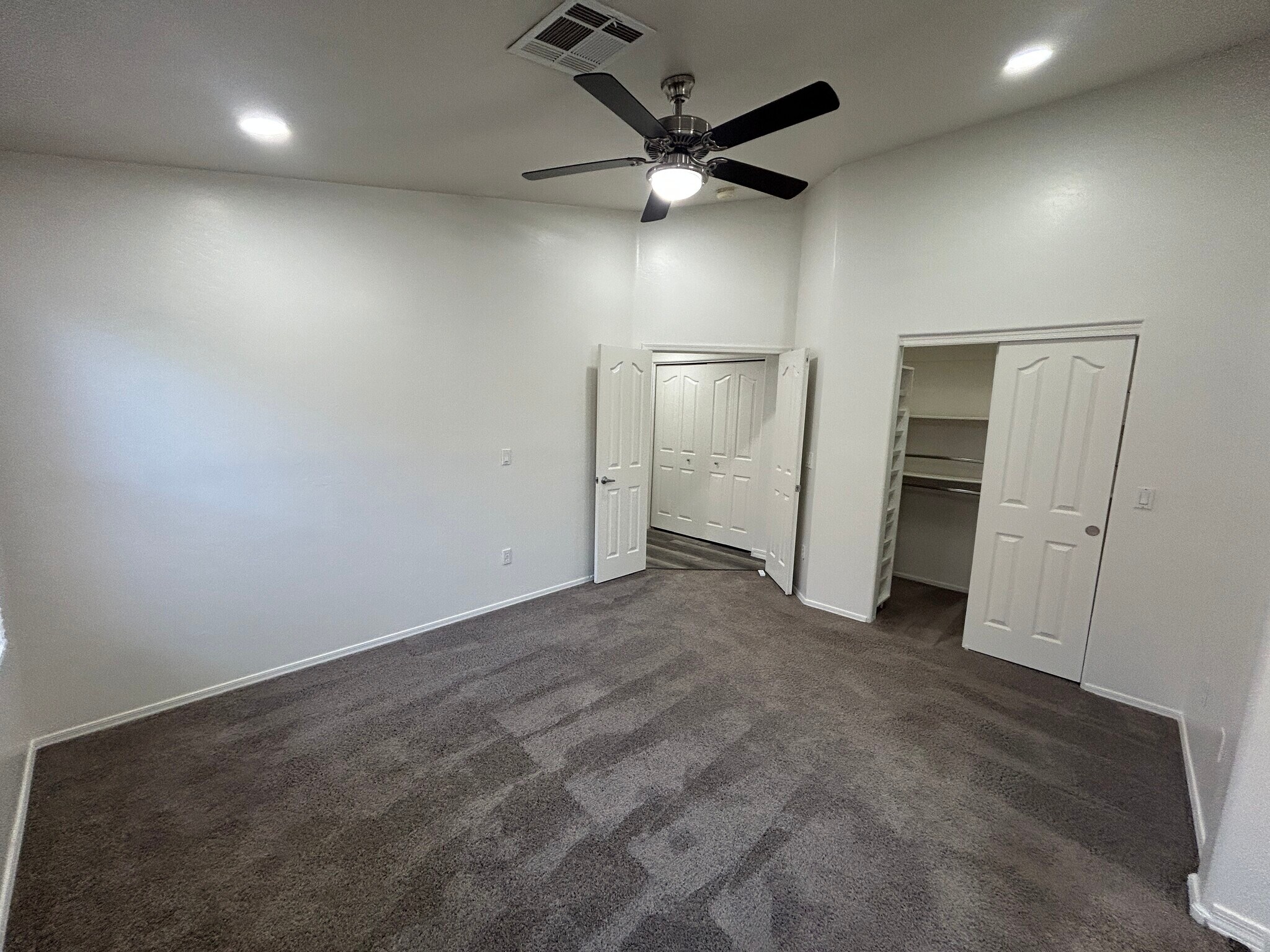 Building Photo - 1121 E Monona Dr