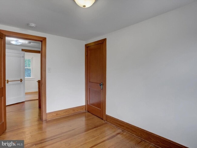 Building Photo - 557 N Franklin St