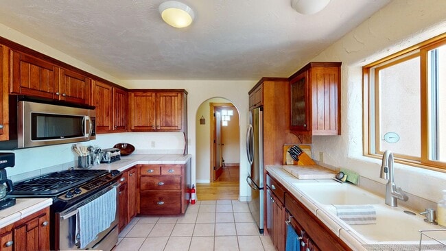 Building Photo - Custom Adobe style home in exclusive Navaj...