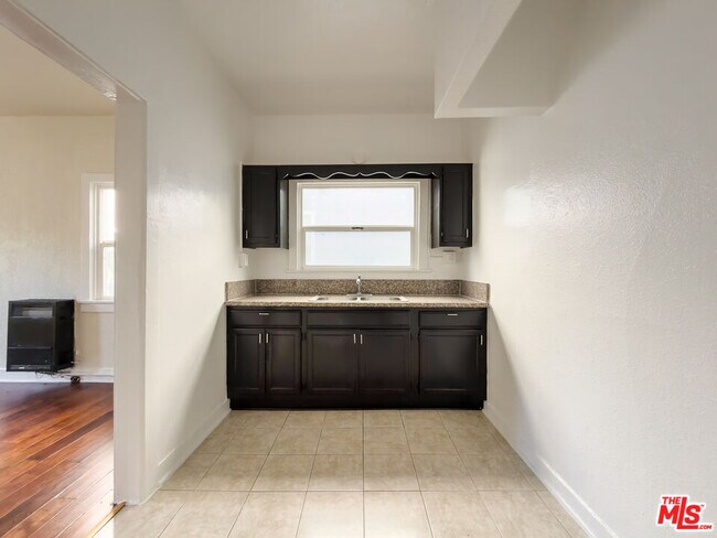 Building Photo - 504 S Rampart Blvd