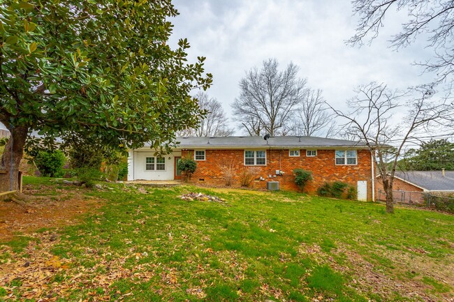 Building Photo - 3 Bedroom 2 Bath in East Brainerd