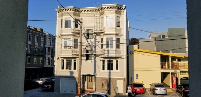 Upper Left Unit - 3224A Steiner St