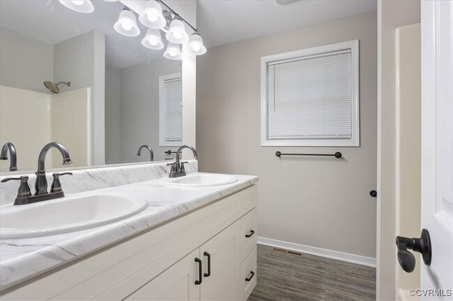 Building Photo - 112 E Highland Ct