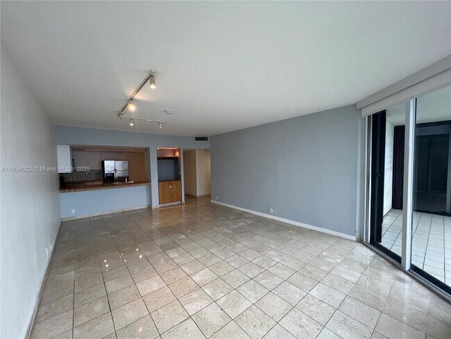 Building Photo - 520 Brickell Key Dr