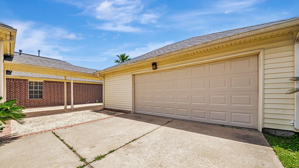Building Photo - 3211 Prosperity Dr
