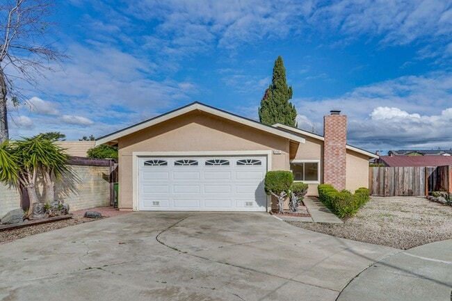 Building Photo - Modernized Fremont Gem: 3BR/2BA with Designer Finishes & Gated Backyard