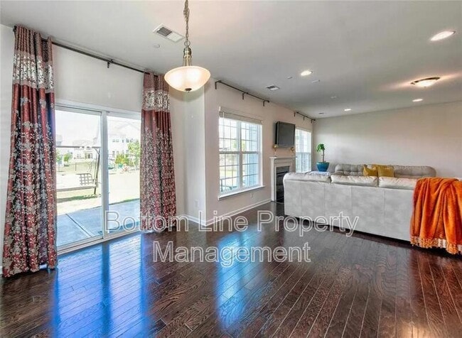 Building Photo - 9576 Herringbone Ln