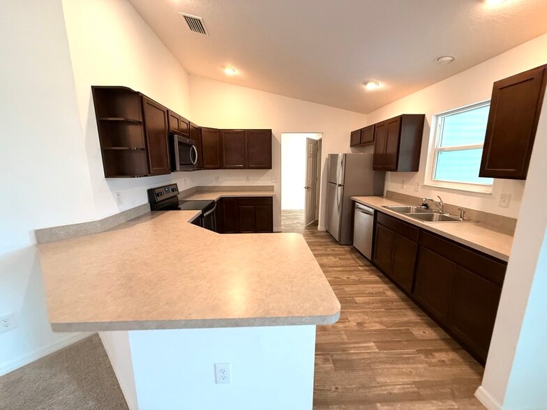 Kitchen - 11190 Hess Way