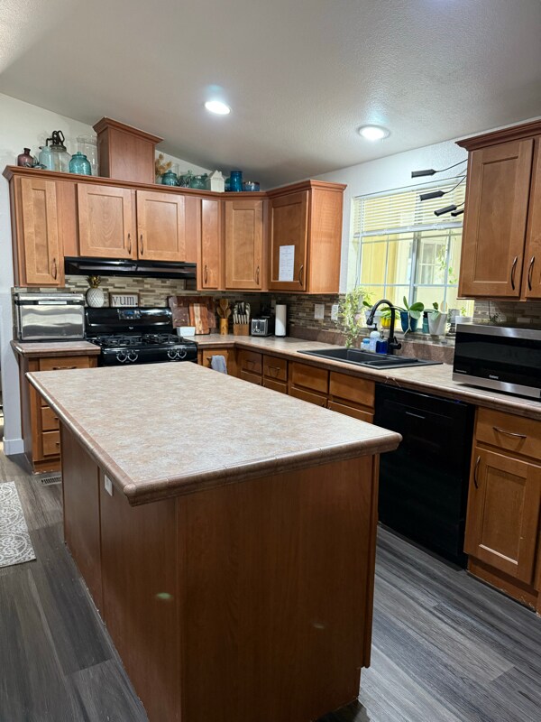 Building Photo - 120 N Val Vista Dr