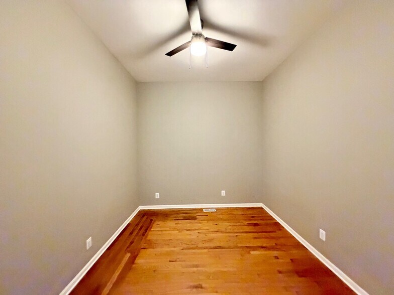 Building Photo - 1013 W 19th St