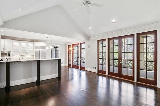 Building Photo - 460 Ivy Park Ln NE