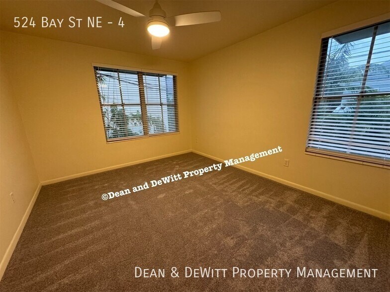 Building Photo - 2 Bed/1 Bath - Unit 4