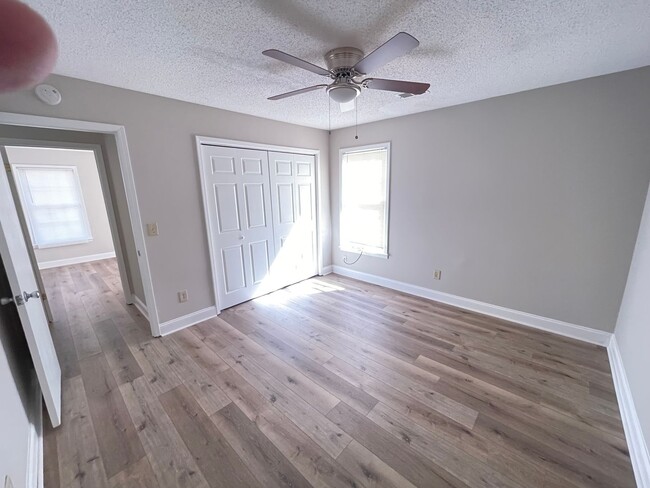 Building Photo - Beautifully Remodeled 3BR/2BA Home