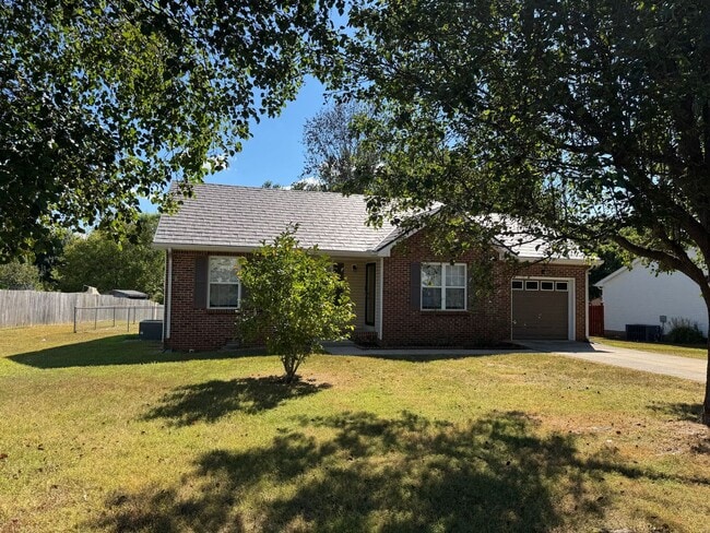 Building Photo - Awesome Ranch near Exit 1! 3bed/2bath with...