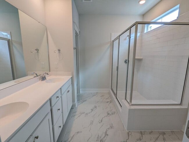 Building Photo - Beautiful 4 Bedroom Home Located on John's...