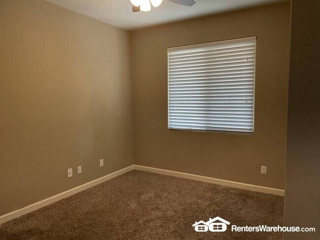 Building Photo - North Phoenix Beauty 4bed + den 3bath clos...