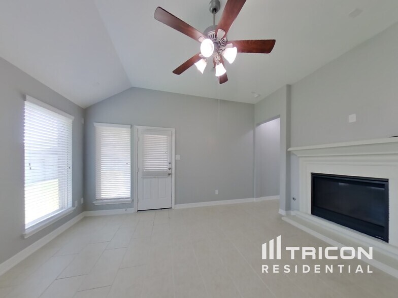 Building Photo - 9626 Stratton Ridge Dr