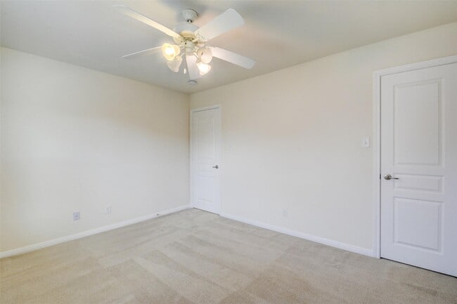 Building Photo - 9115 Memorial Valley Dr