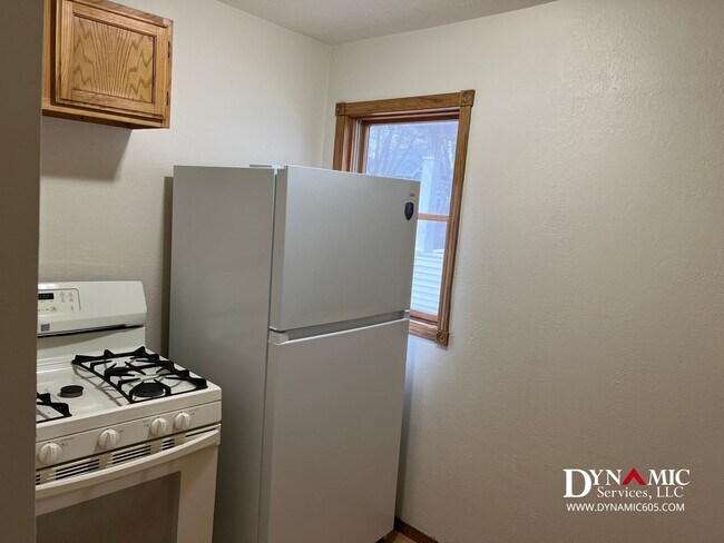 Building Photo - 811 S Summit Ave