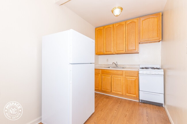 Building Photo - 740 Clarkson Ave