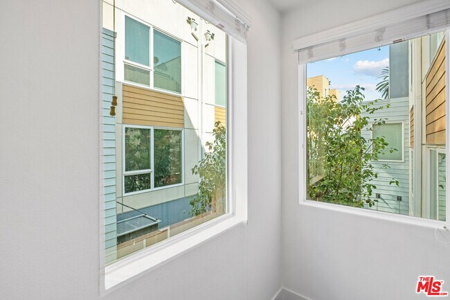 Building Photo - 5637 W Observation Ln