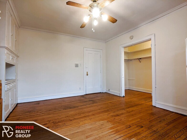 Building Photo - 2177 W Giddings St