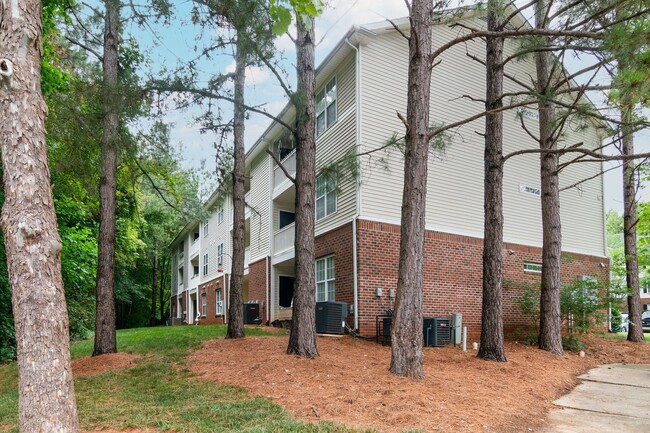 Building Photo - Spacious 3 Bedroom Condo- Close to NCSU and Downtown Raleigh! Available Now!
