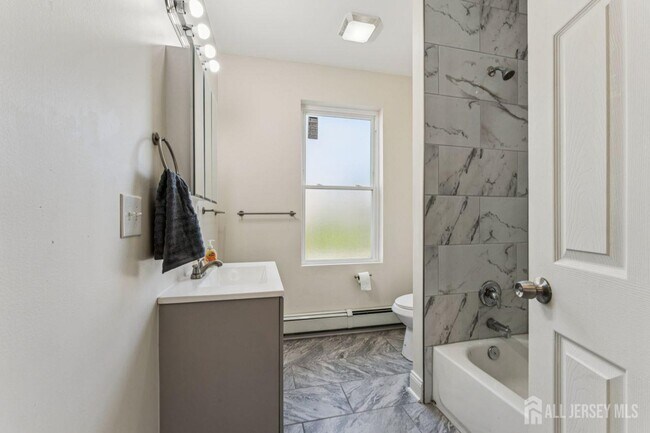 Building Photo - 786 S Main St