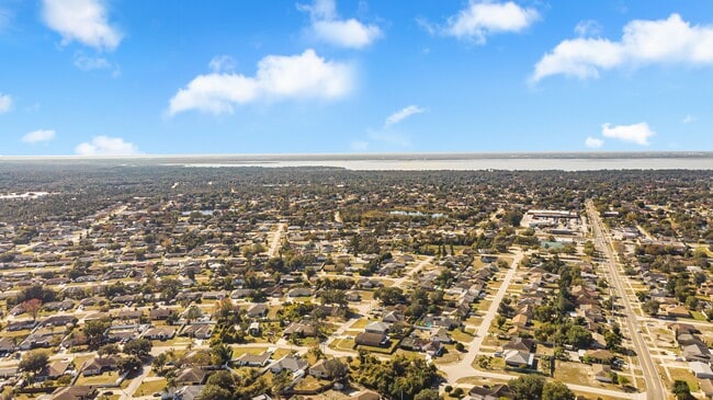 Building Photo - 820 Westbrook Terrace