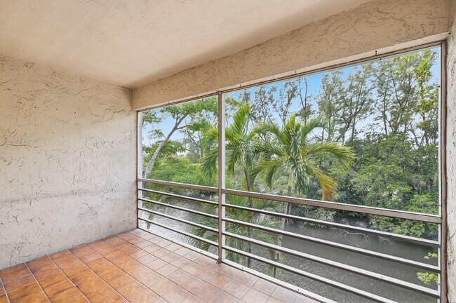 Building Photo - 1400 NE 57th St