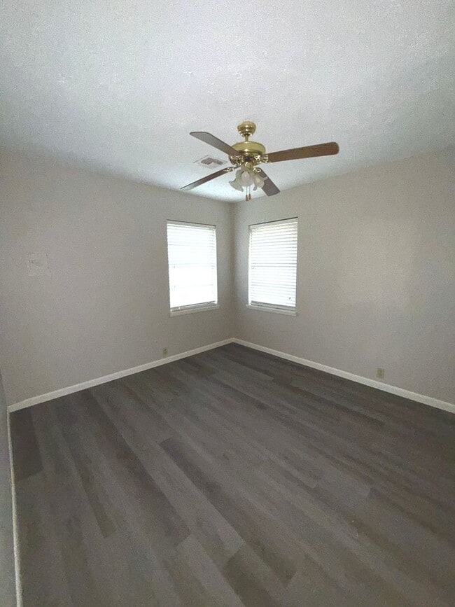 Building Photo - Updated 3 bedroom Near SWOSU $1.200/month